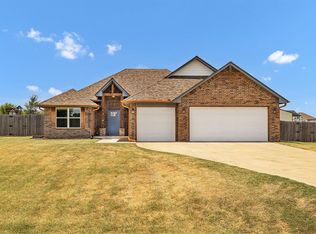 918 Red Rock Rd, Blanchard, OK 73010