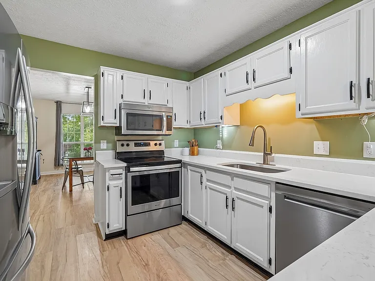 3529 Thornehill Dr — Photo 5