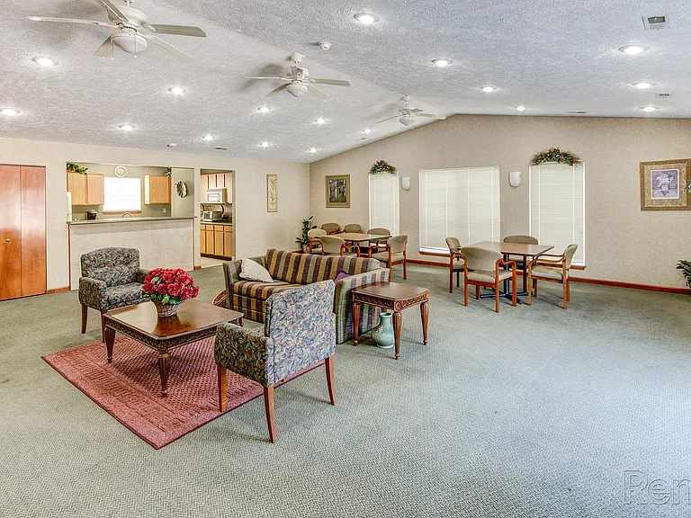 WHISPERING PINES I — Photo 15