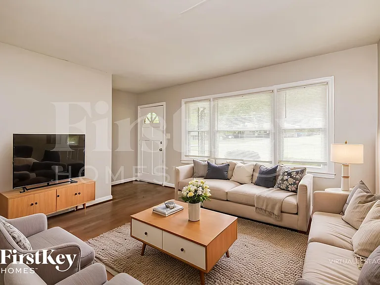 1843 Wee Kirk Rd SE — Photo 3