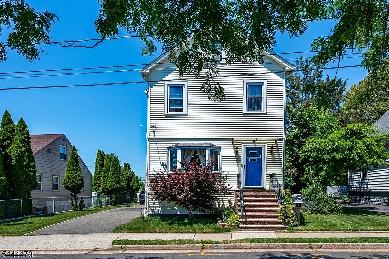 1st image of 220 Arthur St