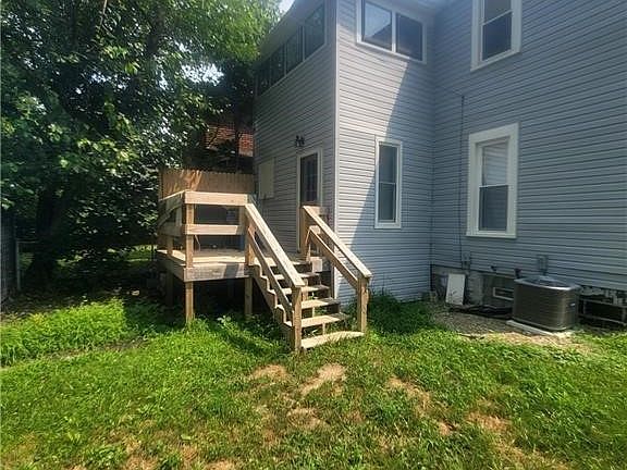 2nd image of 140 7th St NW