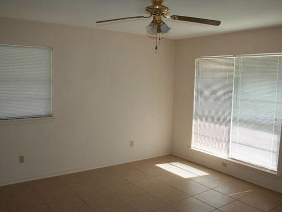 5th image of 11527 Maurine Cir