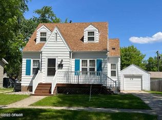 1806 6th Ave N, Grand Forks, ND 58203