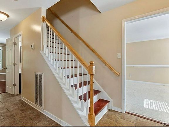 5th image of 9855 Willow Glen Ct