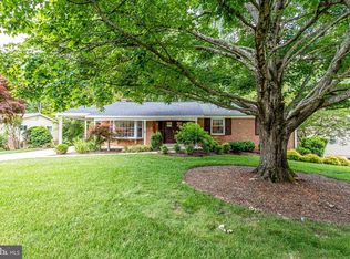 8615 Dora Ct, Annandale, VA 22003