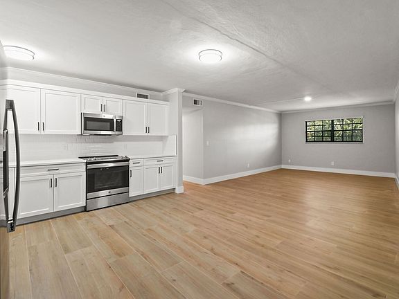 3rd image of 318-324 Southwind Dr #16