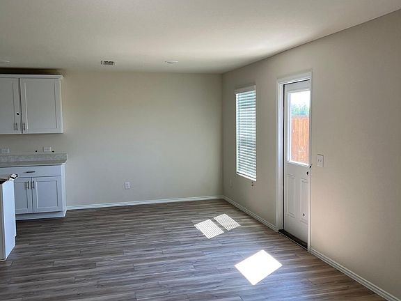 5th image of 337 Grenada Lake Dr