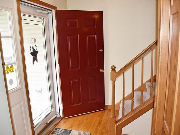 3rd image of 18 Steeplechase Ln