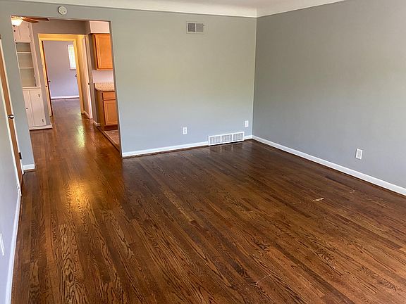 2nd image of 2955 Linwood Ave APT C