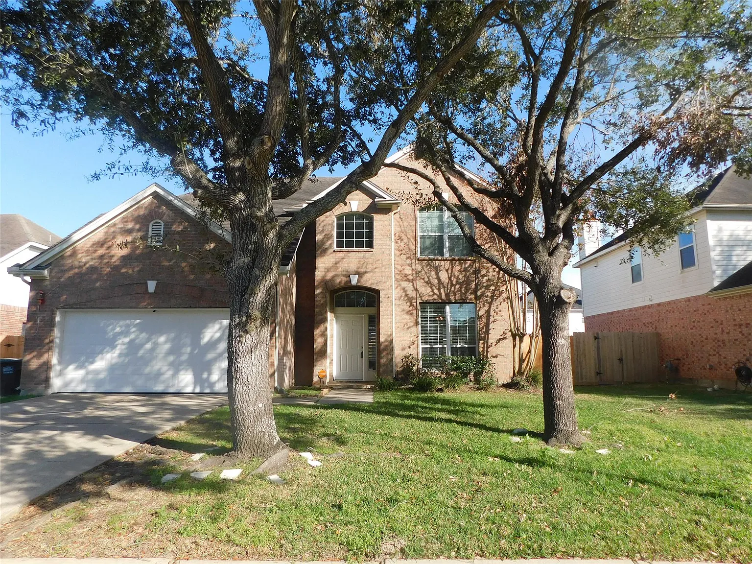 4 bed, 2.5 bath, 2554 sqft, $2,600 — Photo 1
