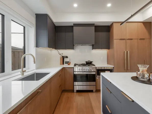 552 Kaslo St N #1, Vancouver, BC V5K 3M8