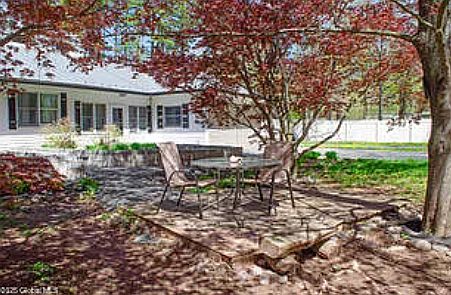 5th image of 32 Valk Rd APT 1