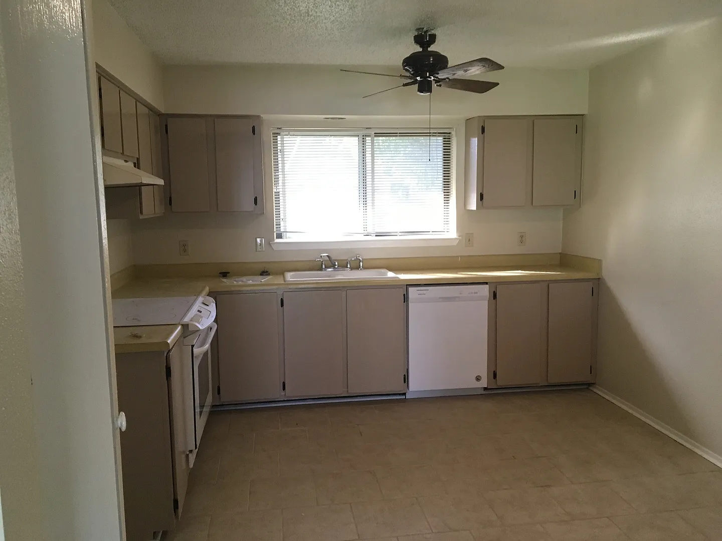 Welcome to 501 Marilyn Drive! — Photo 3