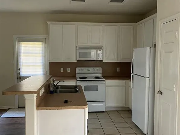 449 Folk Crest Ln, Dickinson, TX 77539