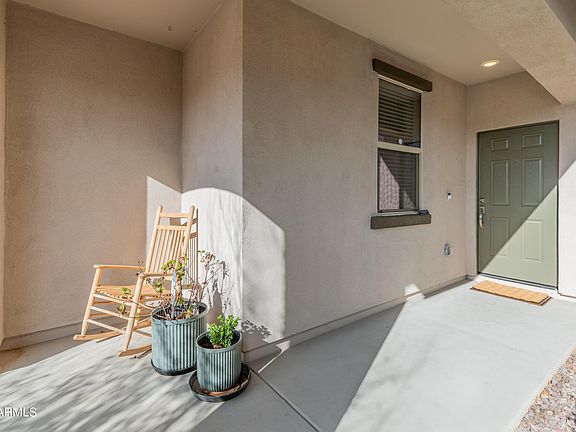 3rd image of 14216 W VOLTAIRE Street