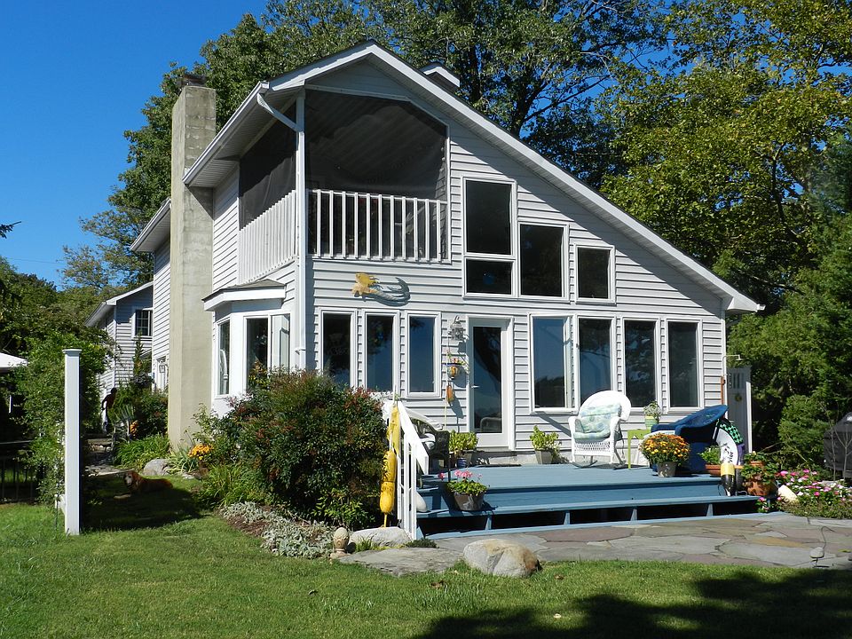 2nd image of 1011 Magothy Ave