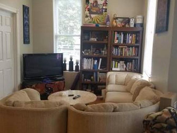 2nd image of 1134 W Barry Ave