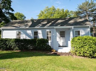 588 N West St, Coloma, MI 49038