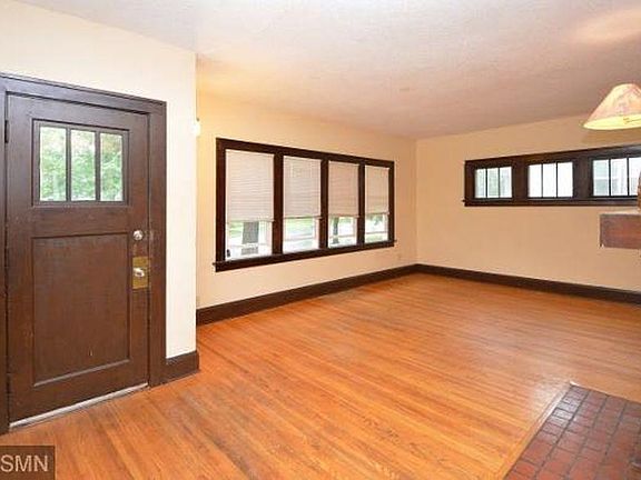 3rd image of 907 10th Ave S #1
