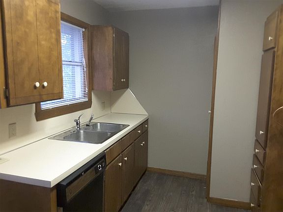 2nd image of 503 1/2 E Walnut Ave