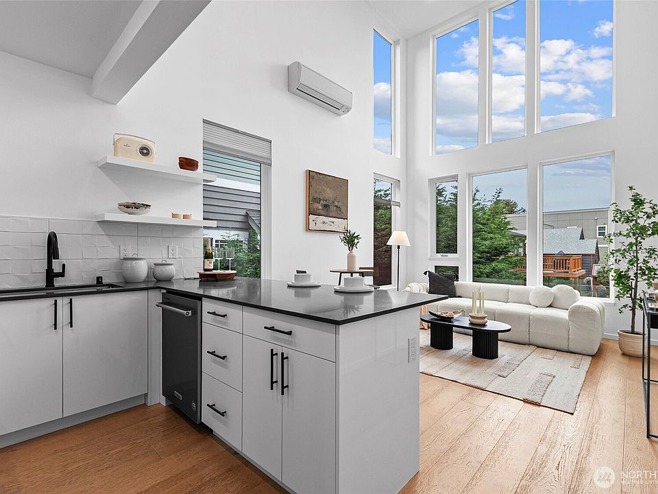 1st image of 2612 E Yesler Way