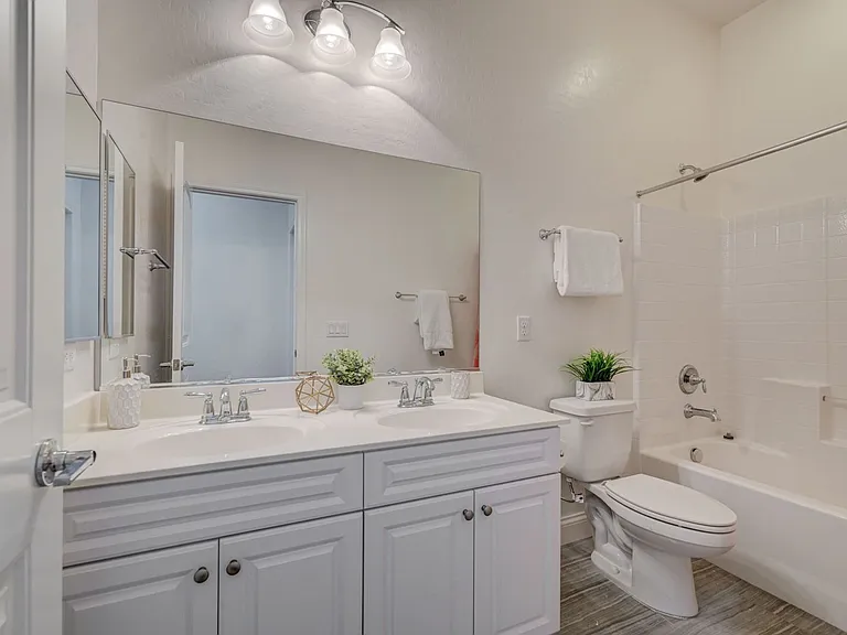 933 Everest Peak Ave — Photo 40