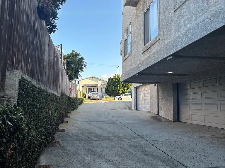 1321 Pacific Beach Dr #C — Photo 35