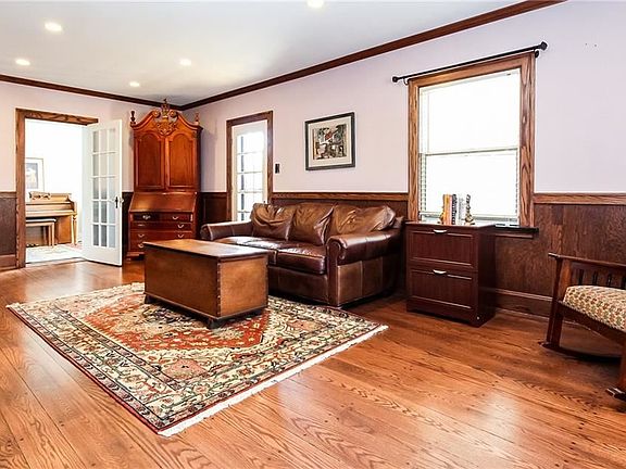 4th image of 421 Jefferson Dr