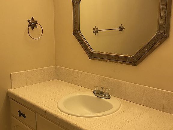 5th image of 386 W Bullard Ave