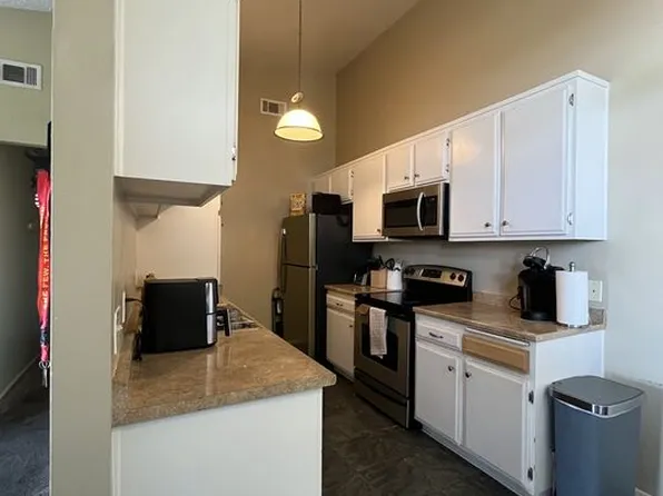 1150 S Meadow Ln APT 30, Colton, CA 92324