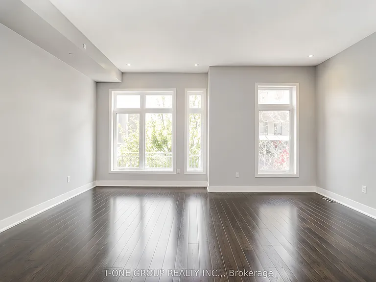 55 Sutton Ave — Photo 24