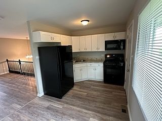 5th image of 22107 Hawthorne Way