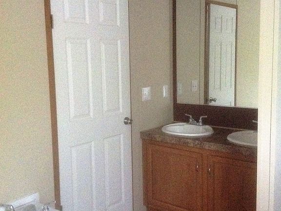 4th image of 218 Hickory Cir