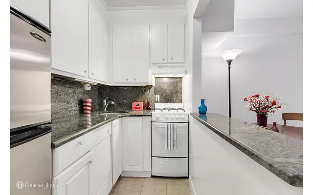 Sold by Douglas Elliman | media 15