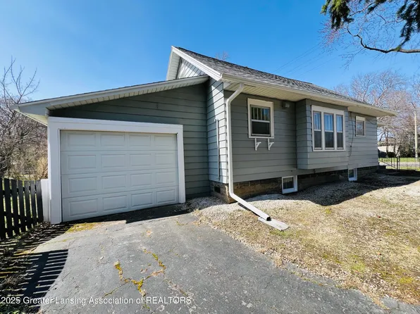 712 E Cavanaugh Rd, Lansing, MI 48910
