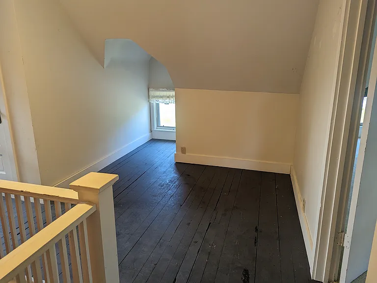 434 E Chapin St — Photo 9