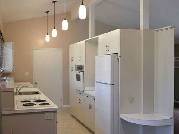 3rd image of 5206 Lessa St