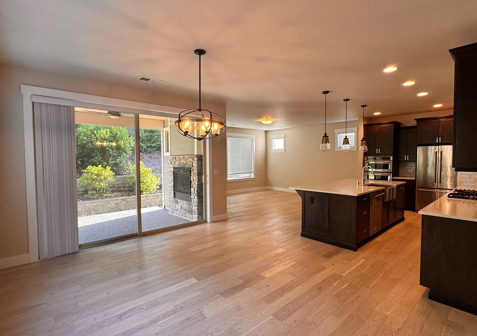 Beautiful Bright and Spacious 4 Bedroom Home in Renton — Photo 3