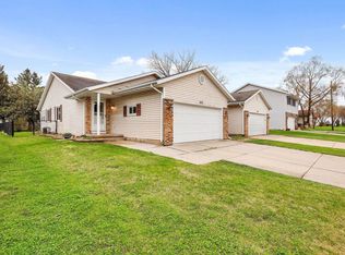 621 Granite Way, Sun Prairie, WI 53590