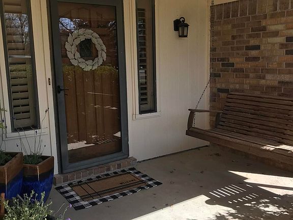 2nd image of 506 Bradley Ln