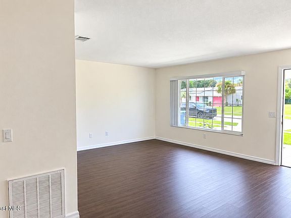 5th image of 907 Gatewood Ct NE