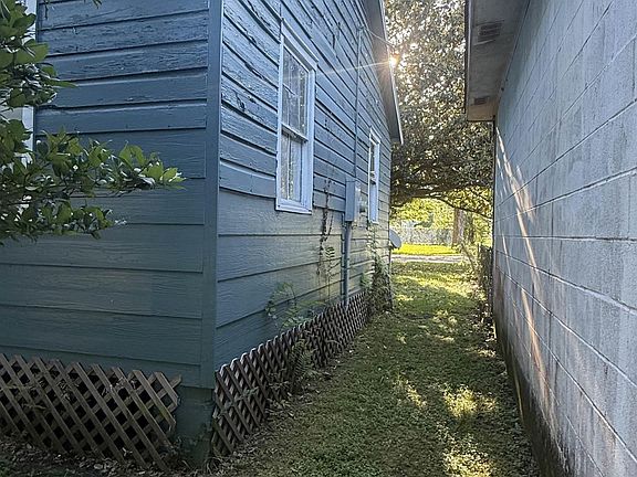 5th image of 2913 Addison St