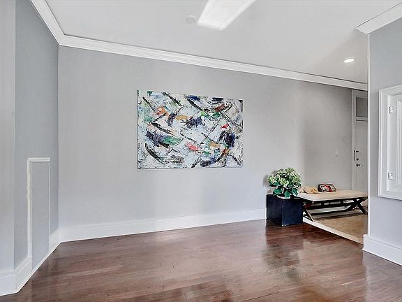 Room for 8 per. Dining Table