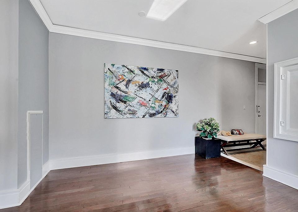Room for 8 per. Dining Table