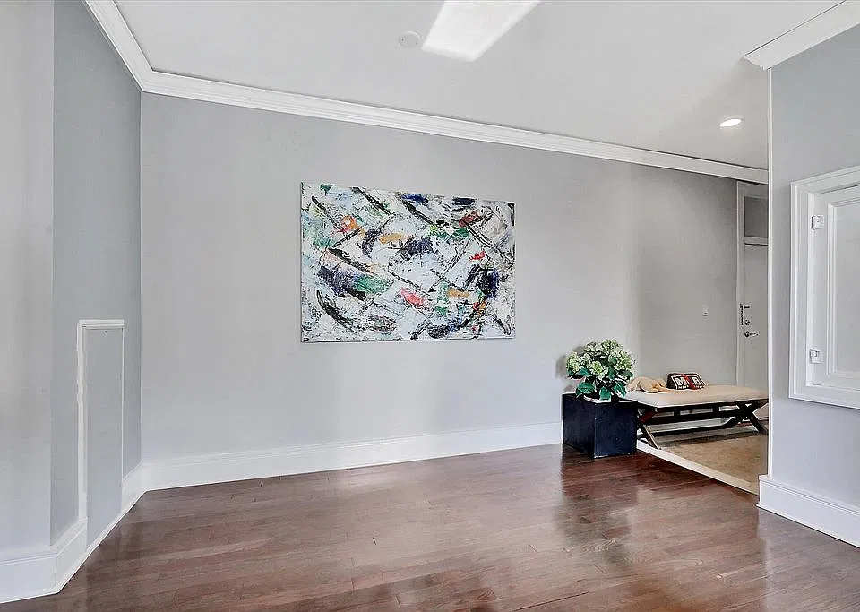 Room for 8 per. Dining Table