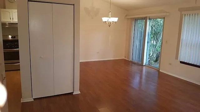 548 Lyon Dr photo 1