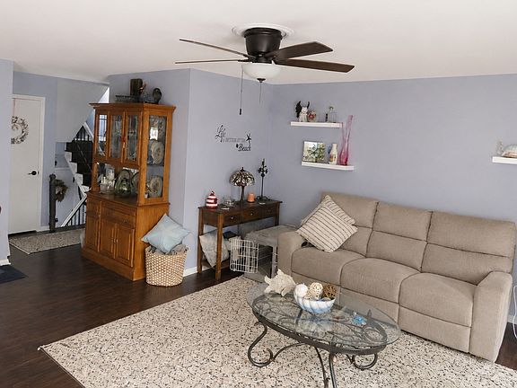 4th image of 543 Montroyale Dr