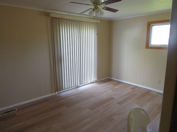 Master Bedroom
       10x14