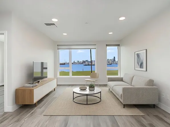 1709 Harbor Ave SW #200, Seattle, WA 98126